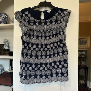 Navy/white lace trim media top, ruffled flutter sleeve, back solid navy knit